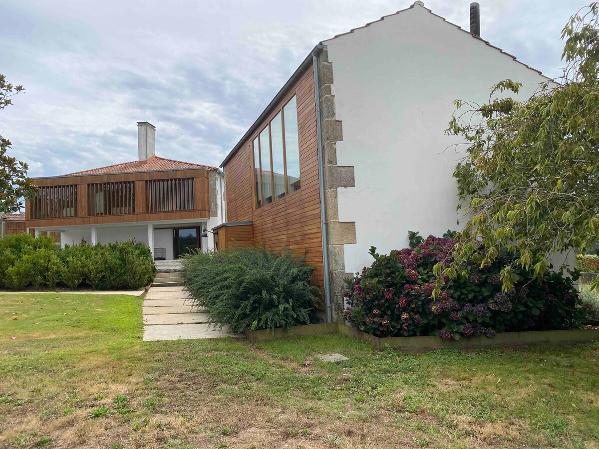 Casa en el campo, en Callobre .A Estrada.