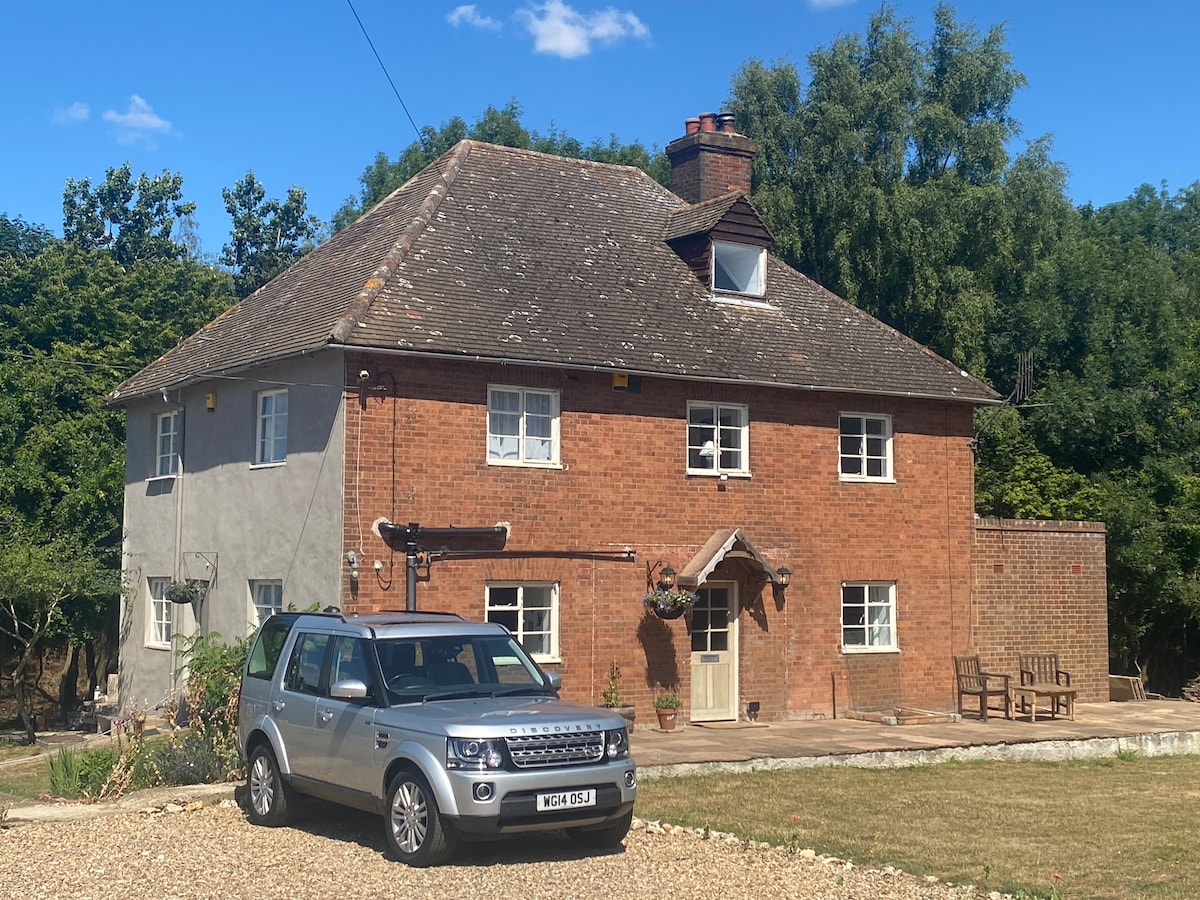 Country Cottage, fabulous views and country pubs.