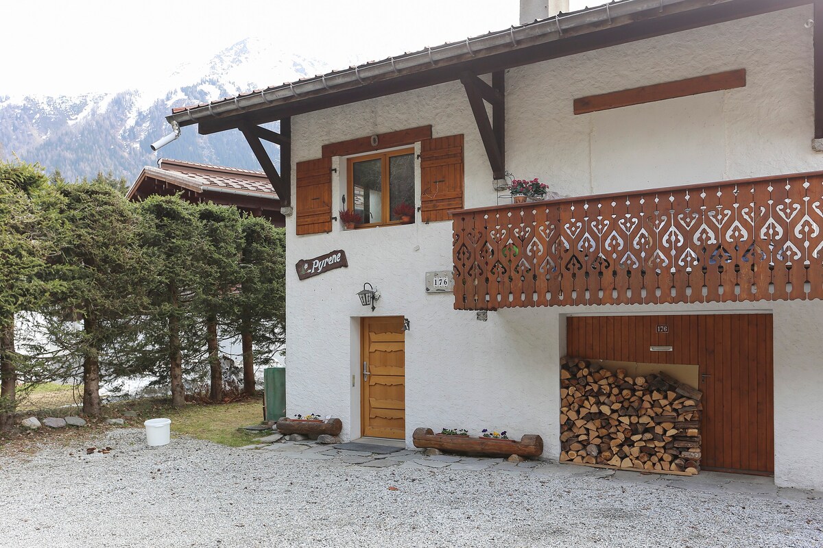chalet PYRENE, terrace, 4 pers. ARGENTIERE 74400