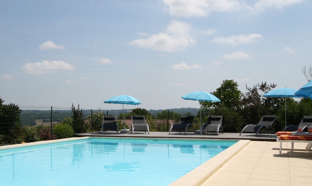 Adorable Gîte en pierre de 3 chambres avec piscine