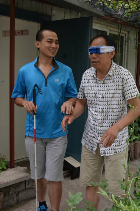 5    includes:1  languages::  ()   / 我是一个后天失明的视障人士