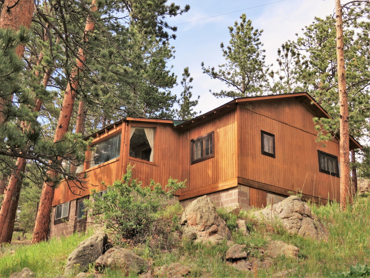 On 9 secluded acres-Mountainbrooks Boulder Cabin