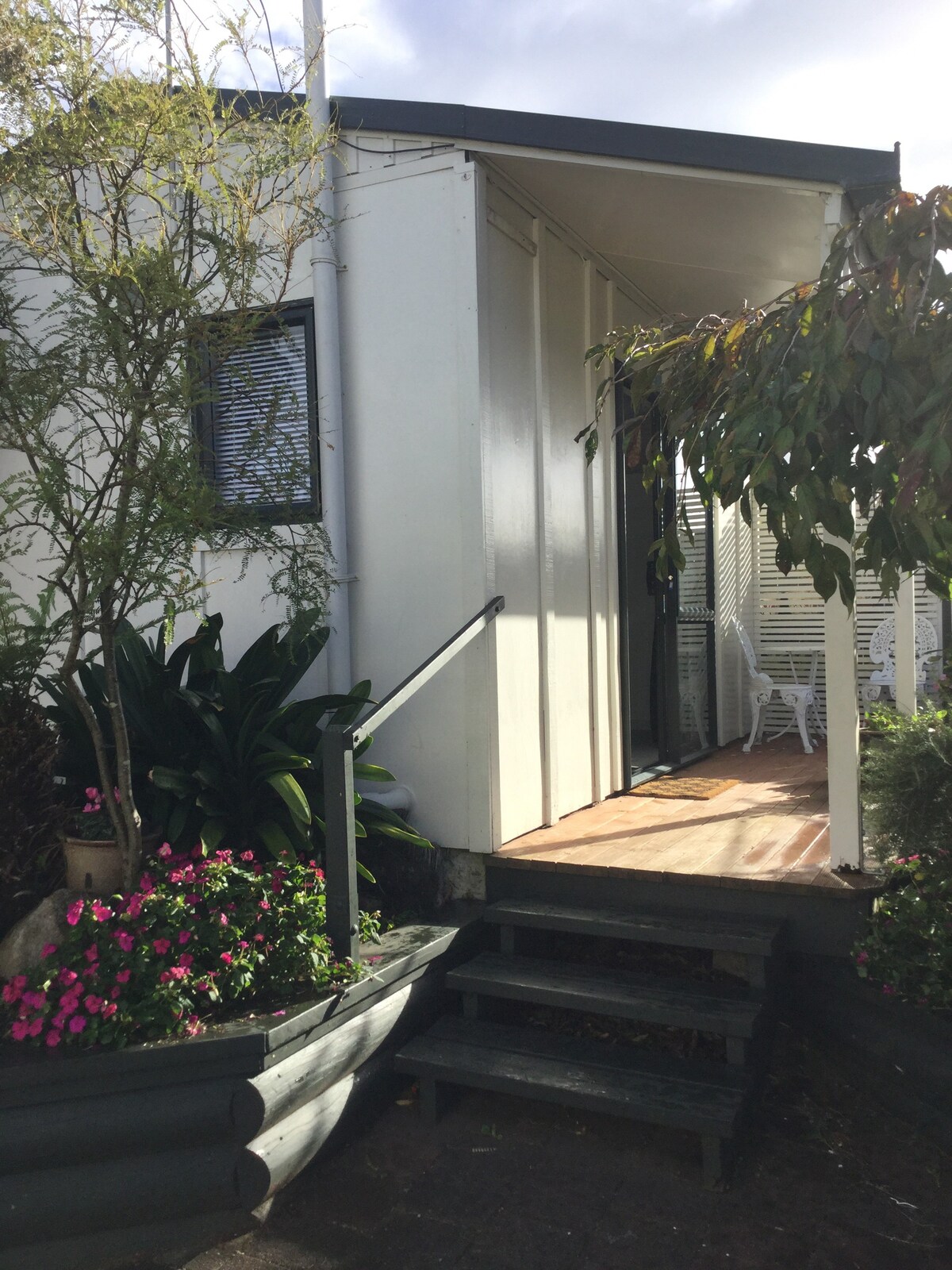 小蒙特罗斯-阳光明媚、安静的花园单间公寓。