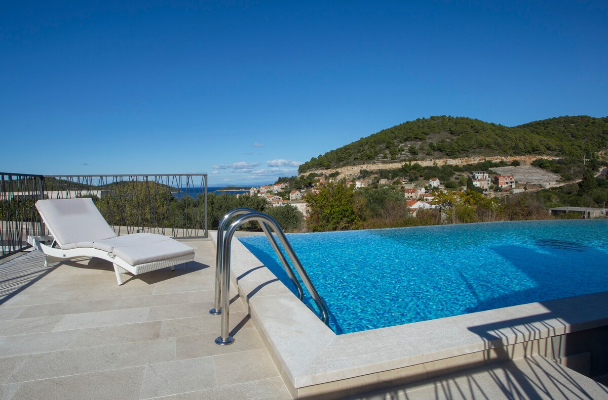 Luxury Blue Villa Diamond with Private Pool Vis