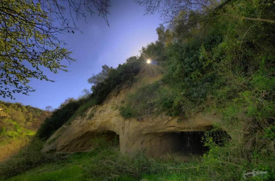 TUFO洞穴，乡村