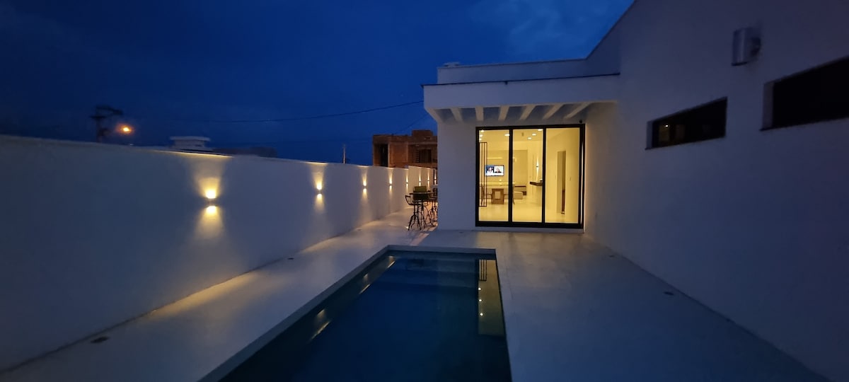 Casa em Condomínio Luxo -游泳池
