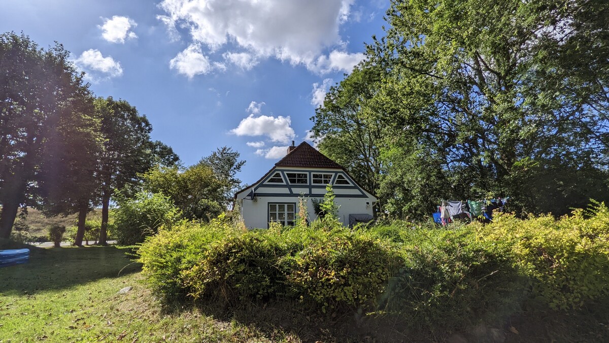 Kleines Haus am großen Deich