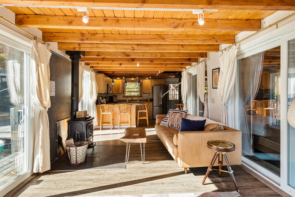 Lake Sunapee Overwater Cottage with Boat Docking