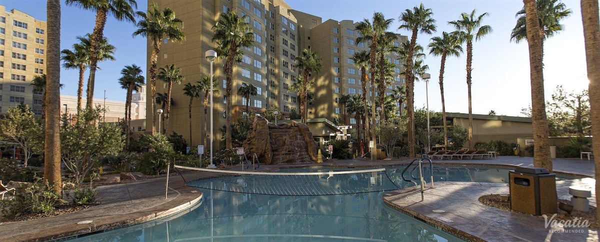 Large Resort Suite, Las Vegas Blvd, pool, spa, gym