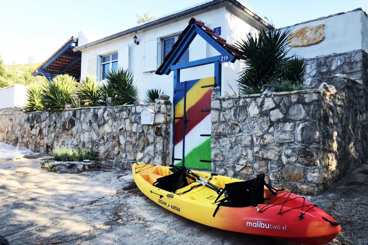 Beach Cottage "Lento" & Boat House & Tandem Kayak