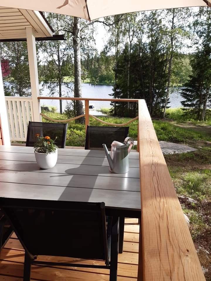 Tuuliniemi -湖畔美丽的小屋和桑拿房