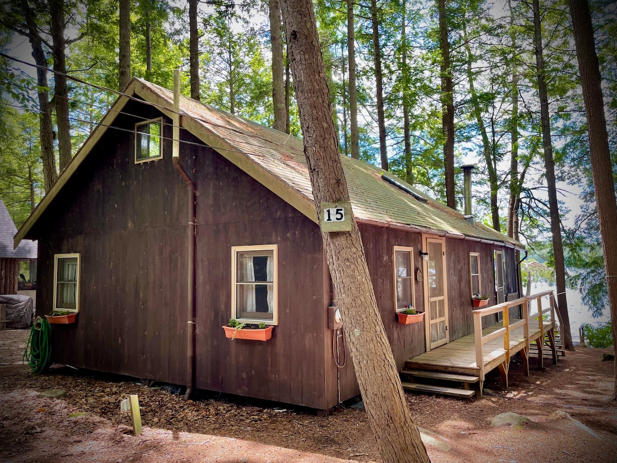 The perfect 3 bedroom lakeside camp on Great Pond!