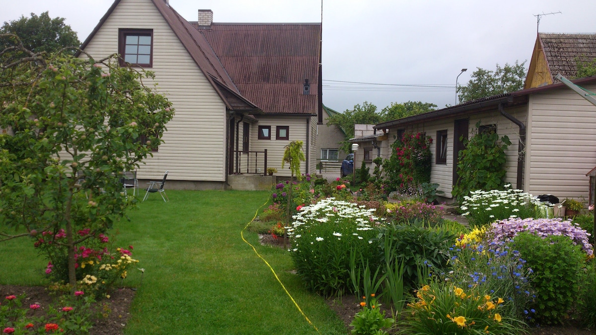 A humble guesthouse near the beach & town center