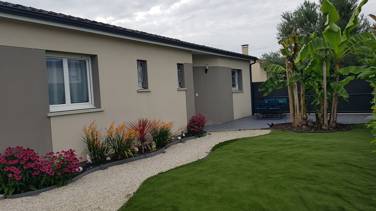 Maison récente au calme avec piscine proche plages