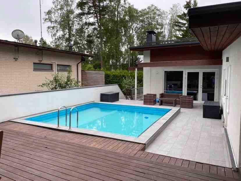 别墅（ 190平方米） ，带泳池，距离赫尔辛基15分钟车程