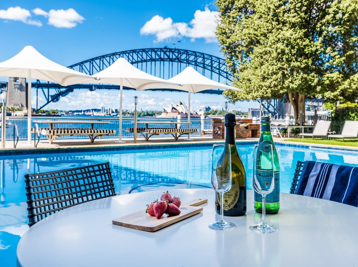 悉尼无敌海景私人公寓－带海景泳池,BBQ和三个私家停车位,楼下即是轮渡和公交站＊每周六免费烟花表演