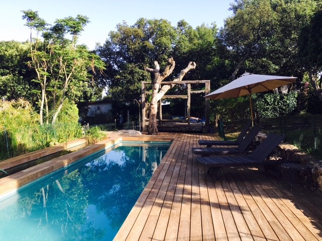 Casita de madera con encanto, jardin y piscina