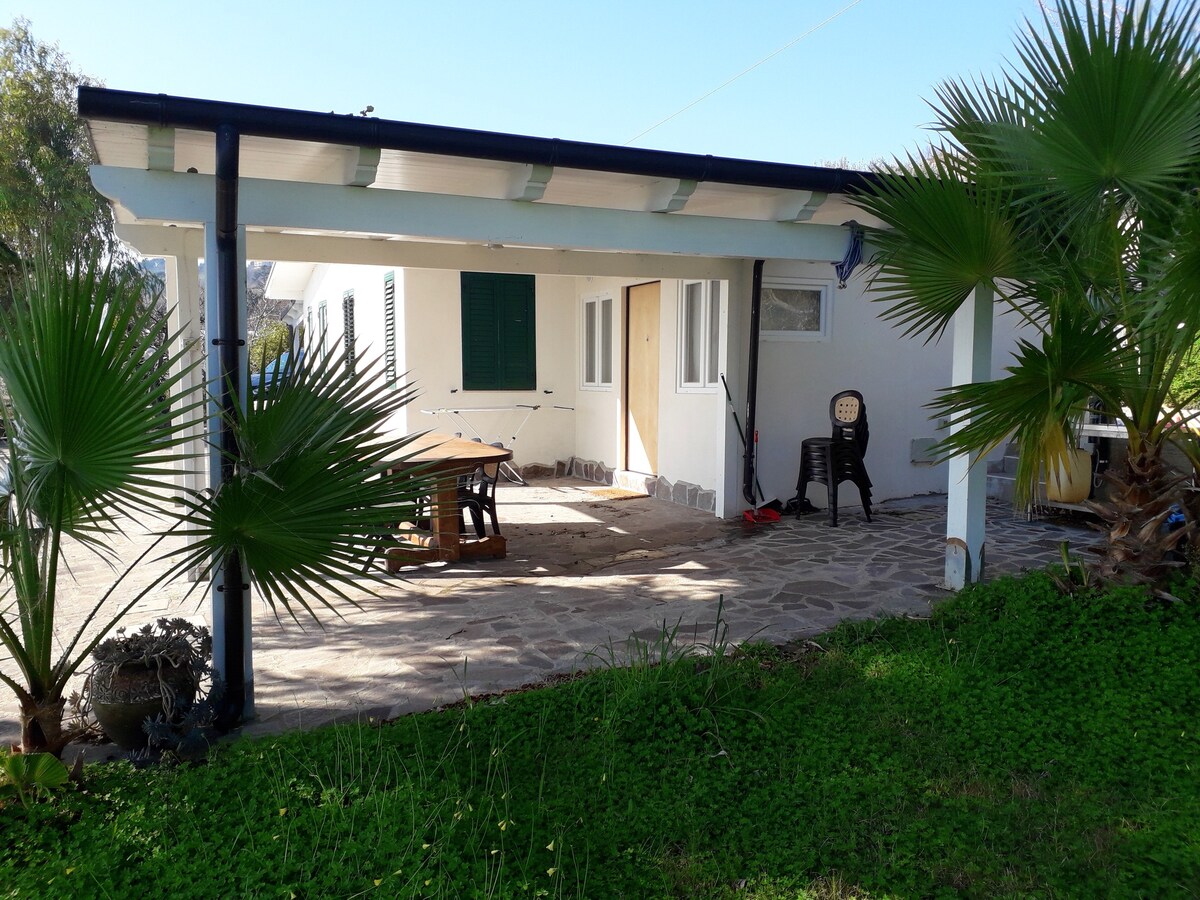 House 1 km away from the beach for 7 ppl. at Vasto