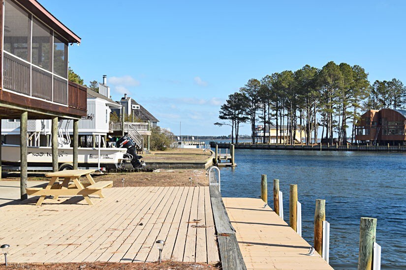 Dockside Dreams-Canal front on Oyster Bay