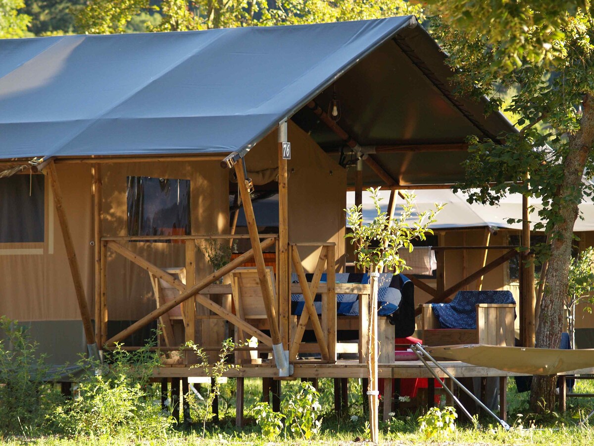 Safari Lodges in CosyCamp on the bank of the river