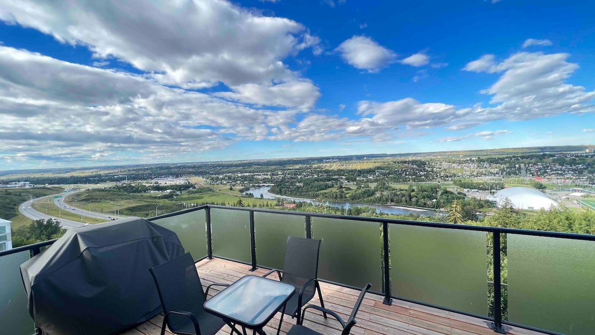 Calgary Mansion with superb views! 5BR close to DT