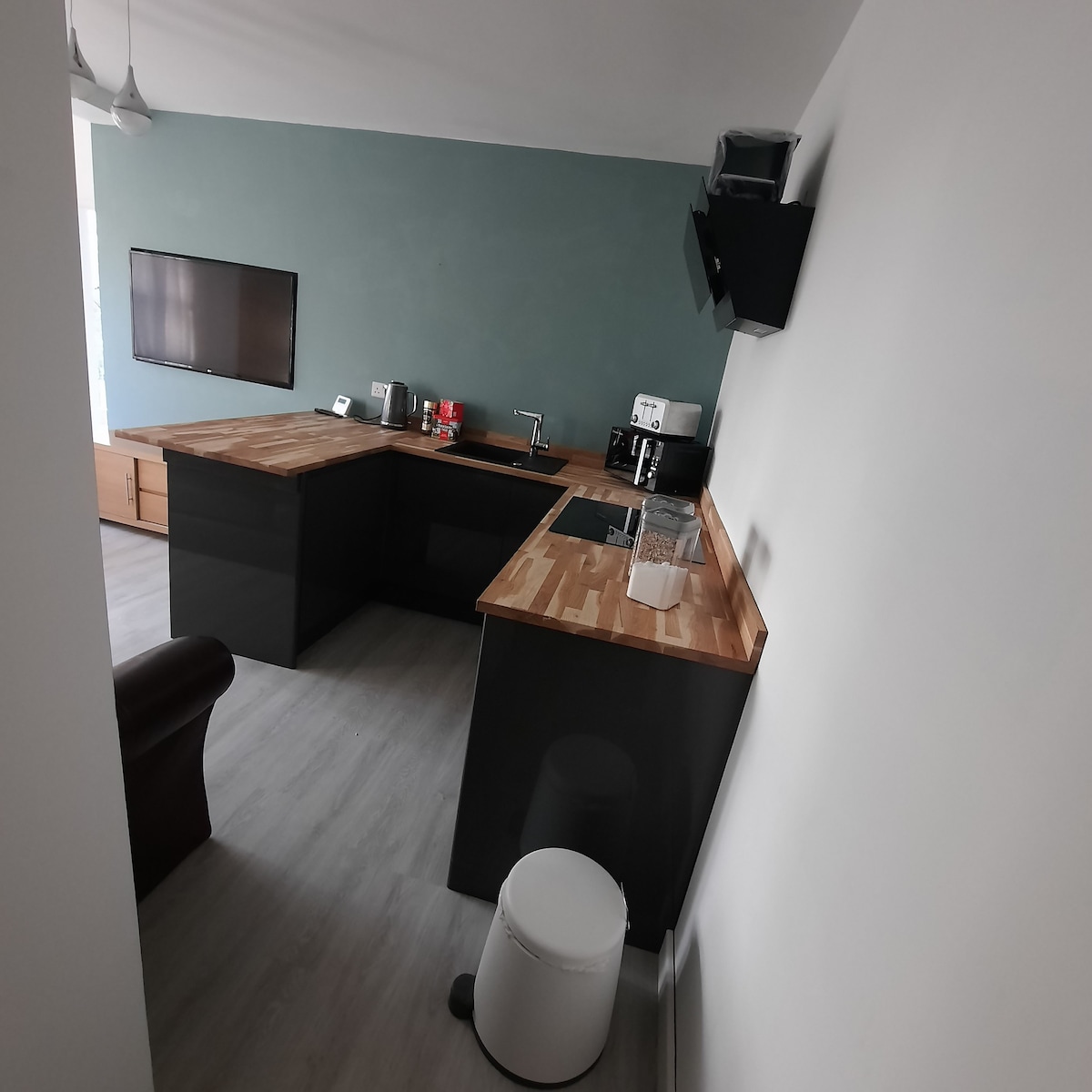 2 Bed - easy access to Liverpool