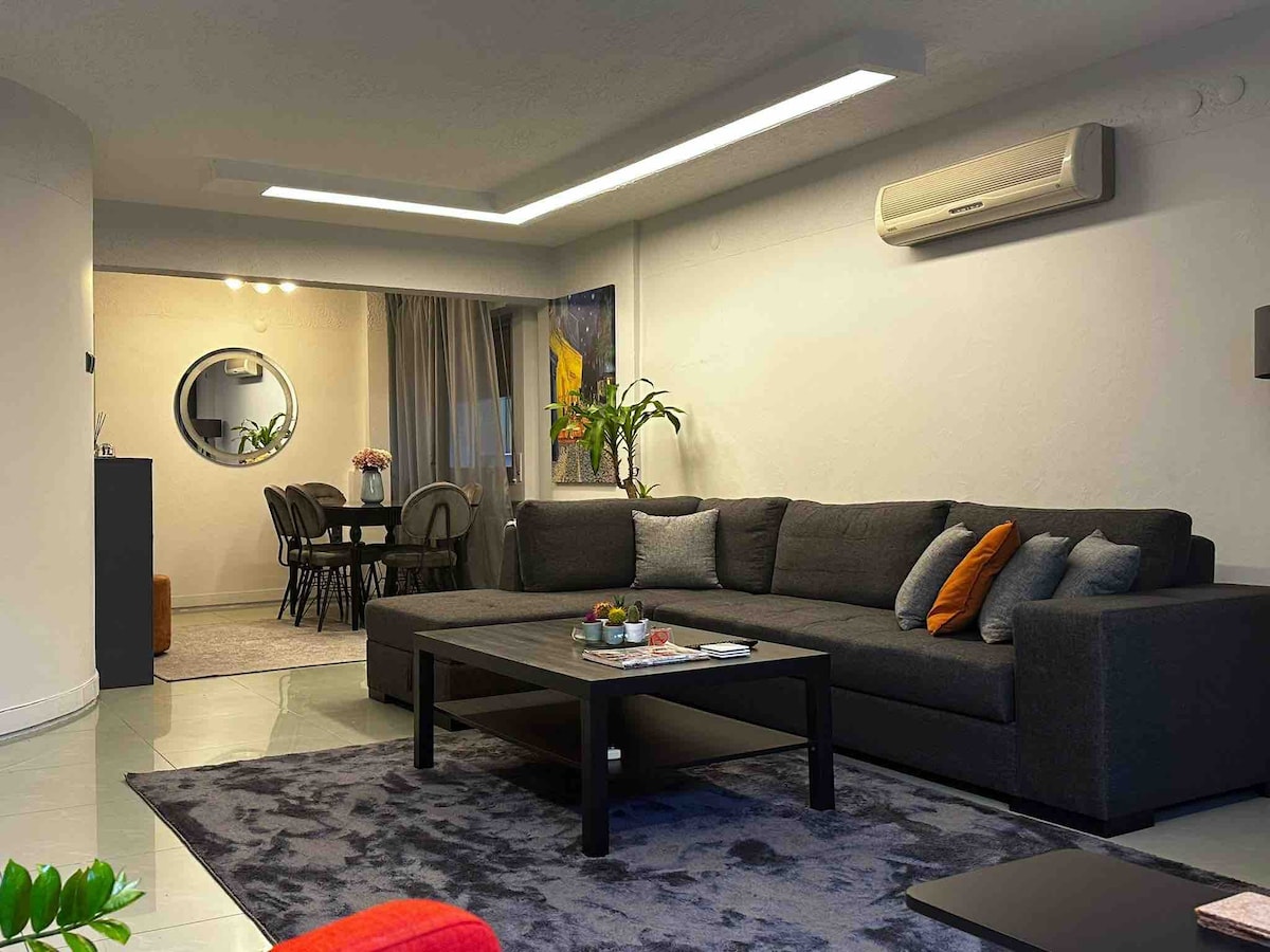 位于伊兹密尔市中心的阿尔桑卡克（ Alsancak ）的完美位置公寓。