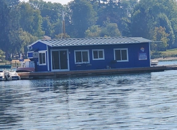 船屋，位于Vashon岛的Quartermaster harbor