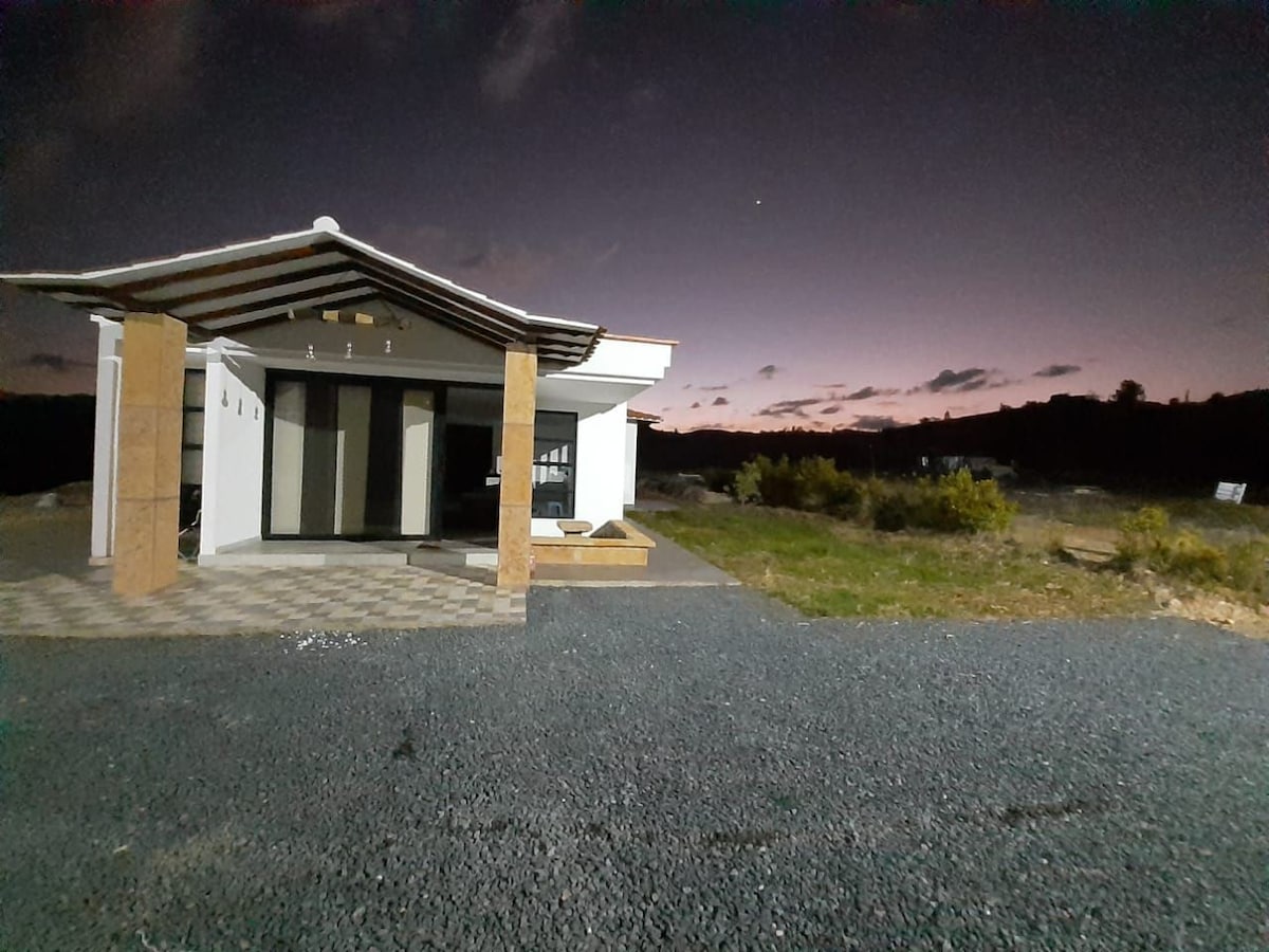 Hermosa cabaña de descanso cerca a villa de leiva