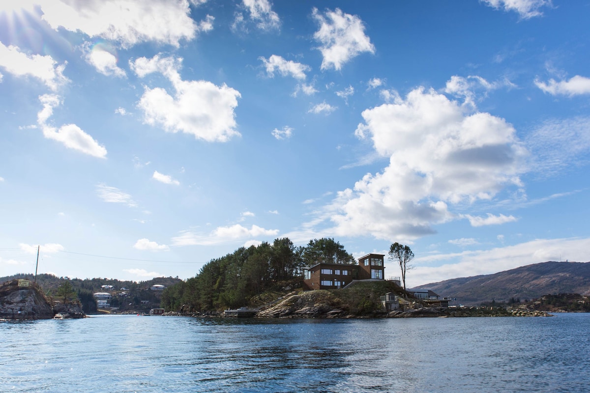 The Island - inspiration for the movie "The Menu"