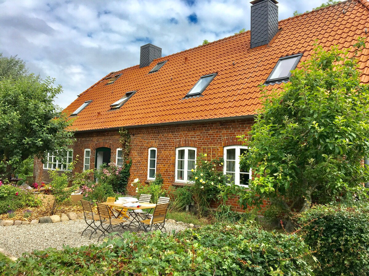 Schöne Ferienwohnung auf dem Gutshof in Ostseenähe