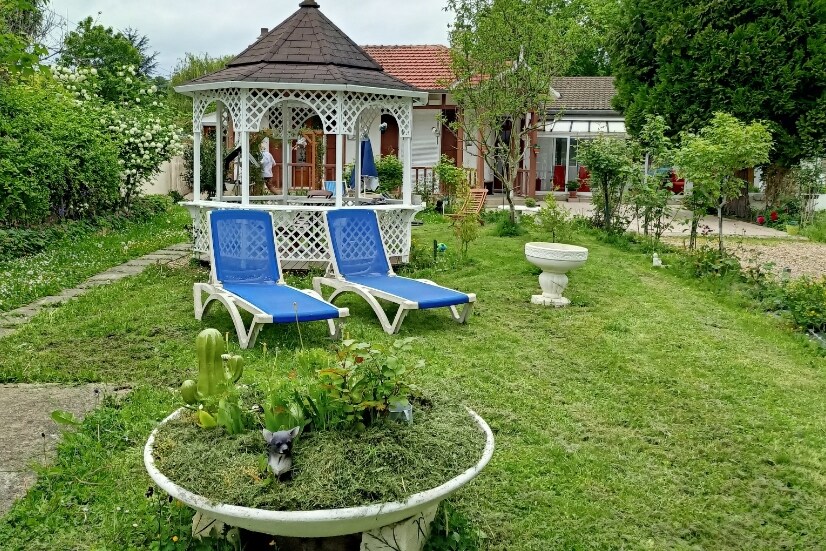 Maison de charme avec grand jardin arboré