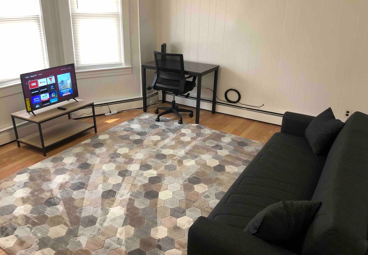 Private 2-bedroom apartment, NYC bus 5 minute walk