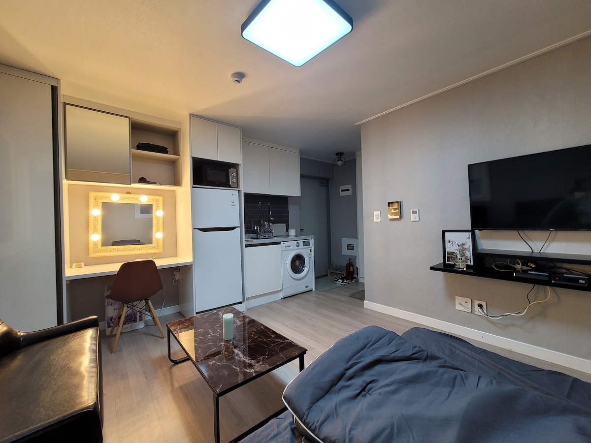 neat and comfortable accommodation in the city 301