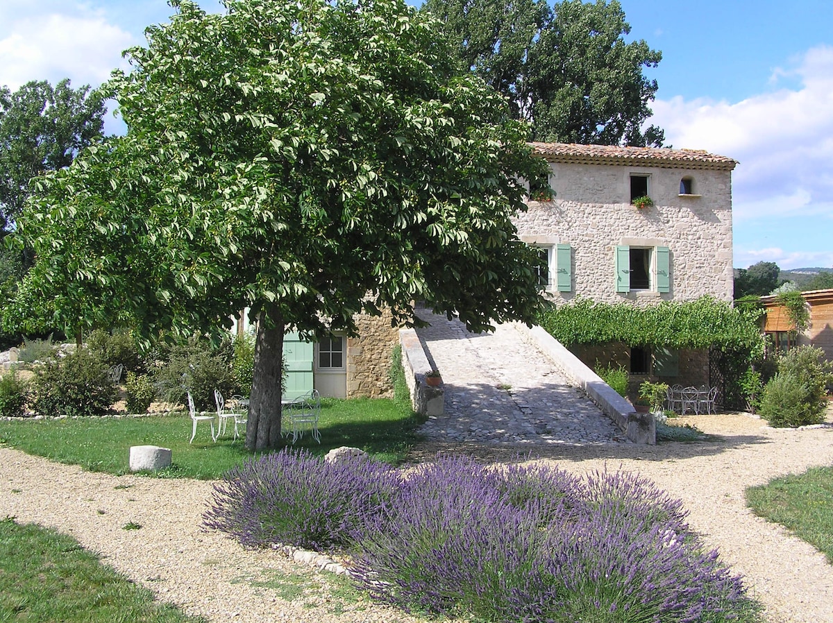 Bastide en Provence ，带有机泳池