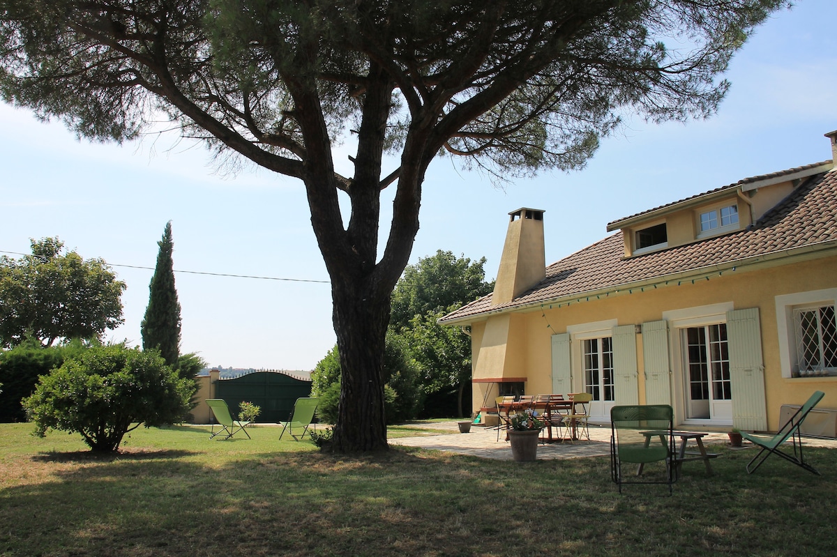 Belle villa de 250m² avec piscine, proche Toulouse