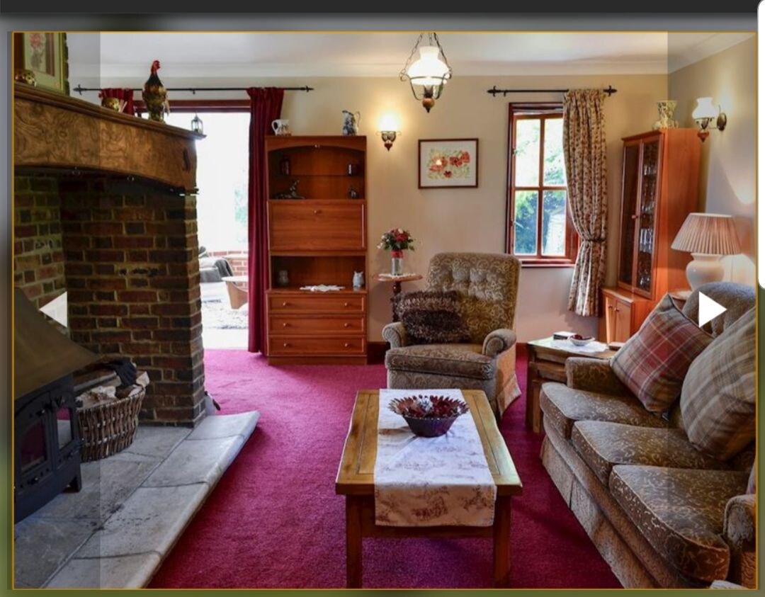 4* Cosy, rural country cottage style home