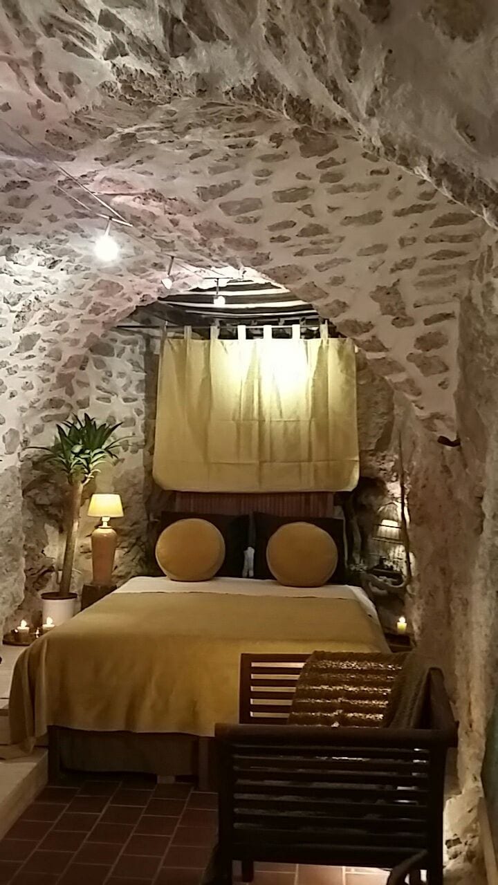 Atypical & Cosy : The room in the rock (4 places)