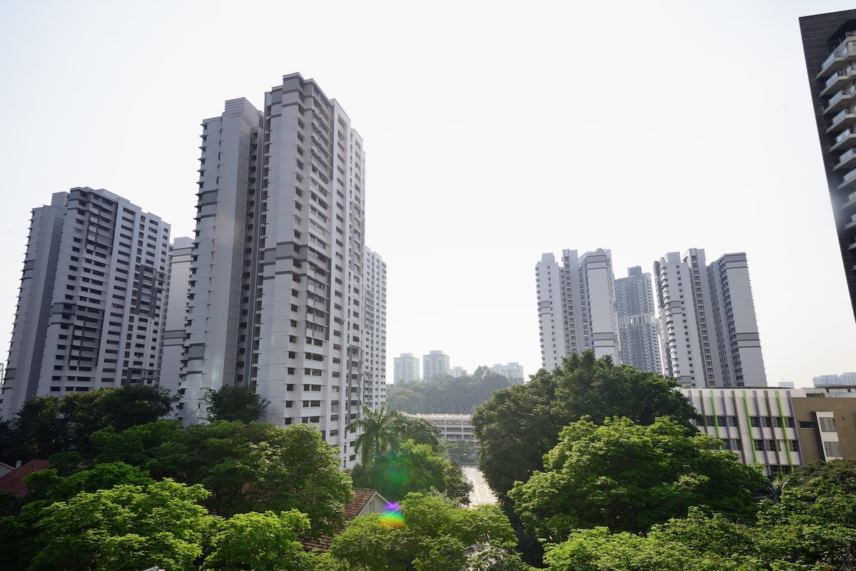 中央商务区的屋顶露台服务式单间公寓，靠近地铁站