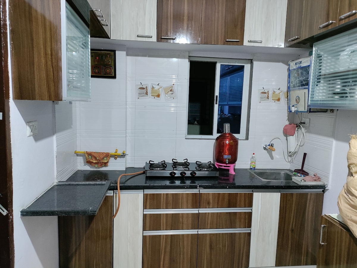 🏢1BHK Kitchen,R O Water,AC,Geyser,Fridge,TV,W.M/C