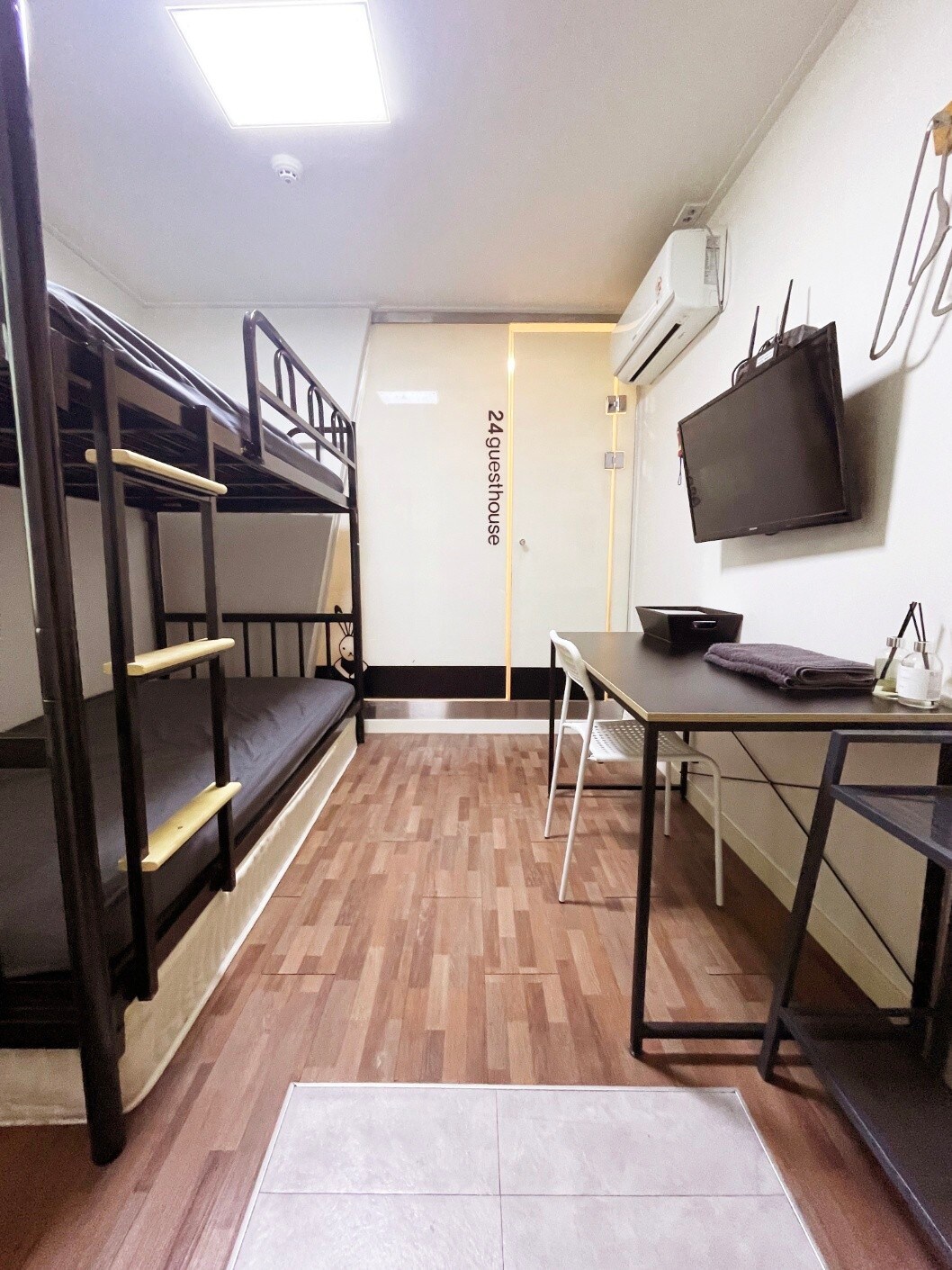 905
房间舒适的独立房间，带卫生间
24房客大道