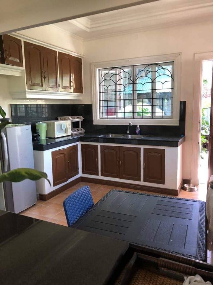 Large 3BR home - up to 8 guests - clean and safe