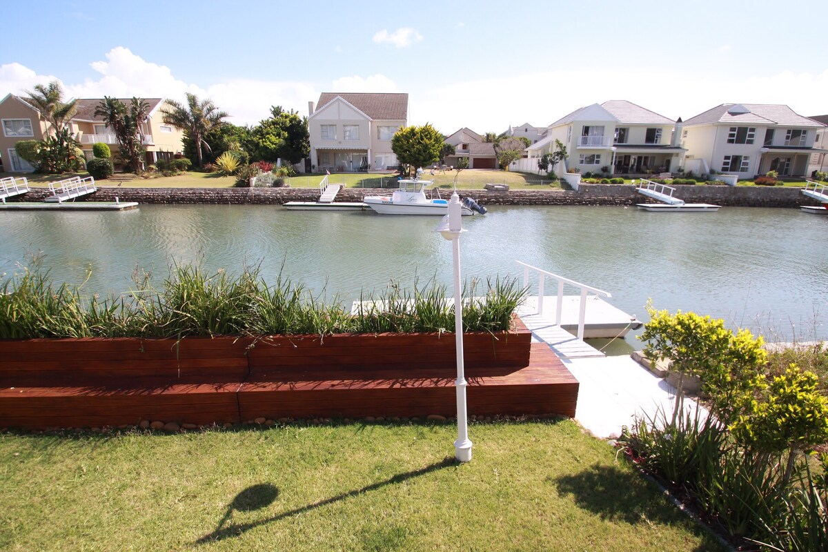 Modern Beachouse On Marina