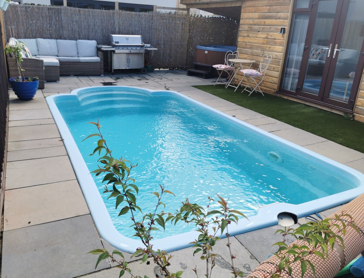 私人泳池、热水浴缸、豪华小屋Poole Dorset。