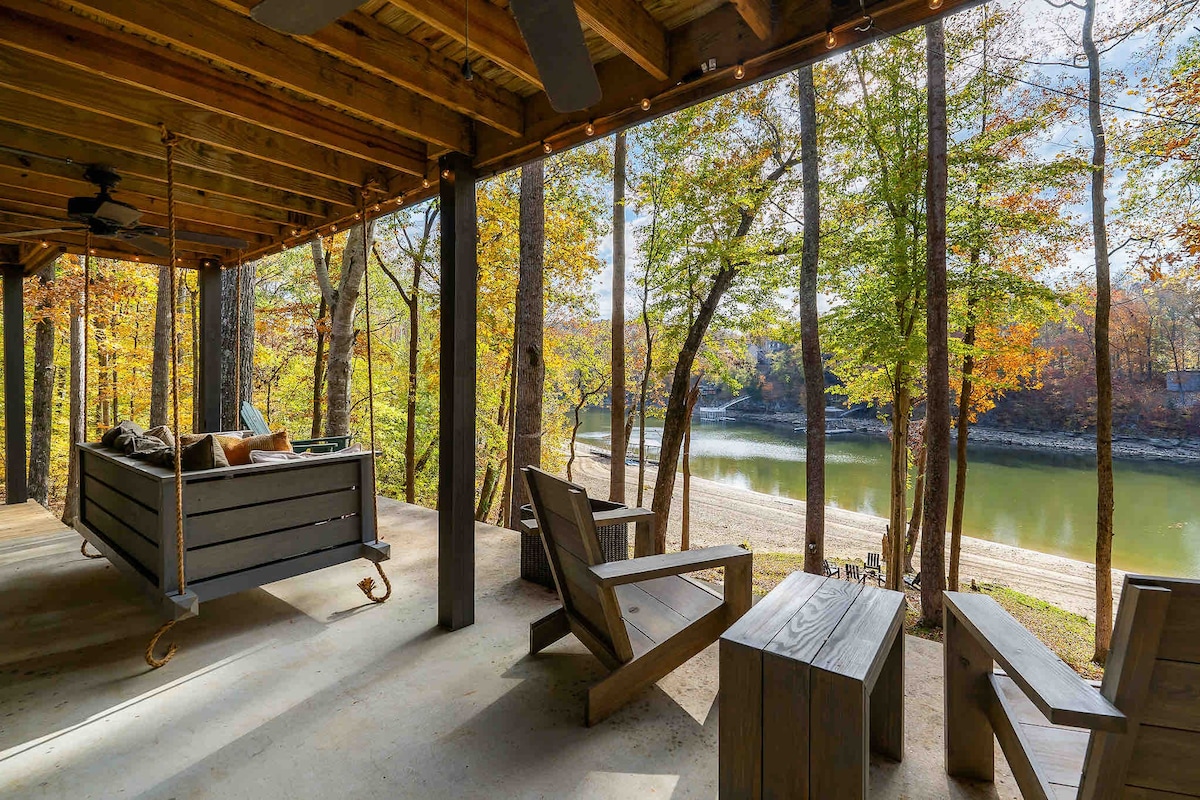 Riverfront cabin near Rock Island