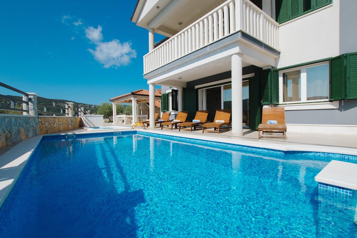 Trogir附近的Villa Mia ~私人泳池和海景