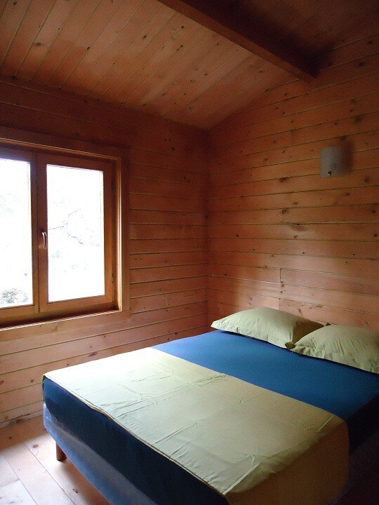 2间空调木质度假木屋，距离海滩150米