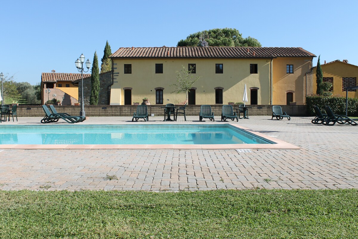 Il Borgo di Montereggi -带泳池的公寓