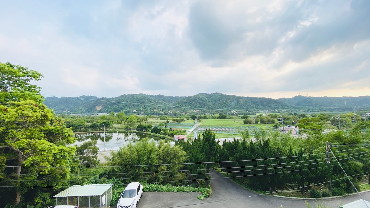 「小山坡屋仔-團體包棟民宿」一覽關西的美景(近六福村/小人國/包棟享受所有的房源空間）