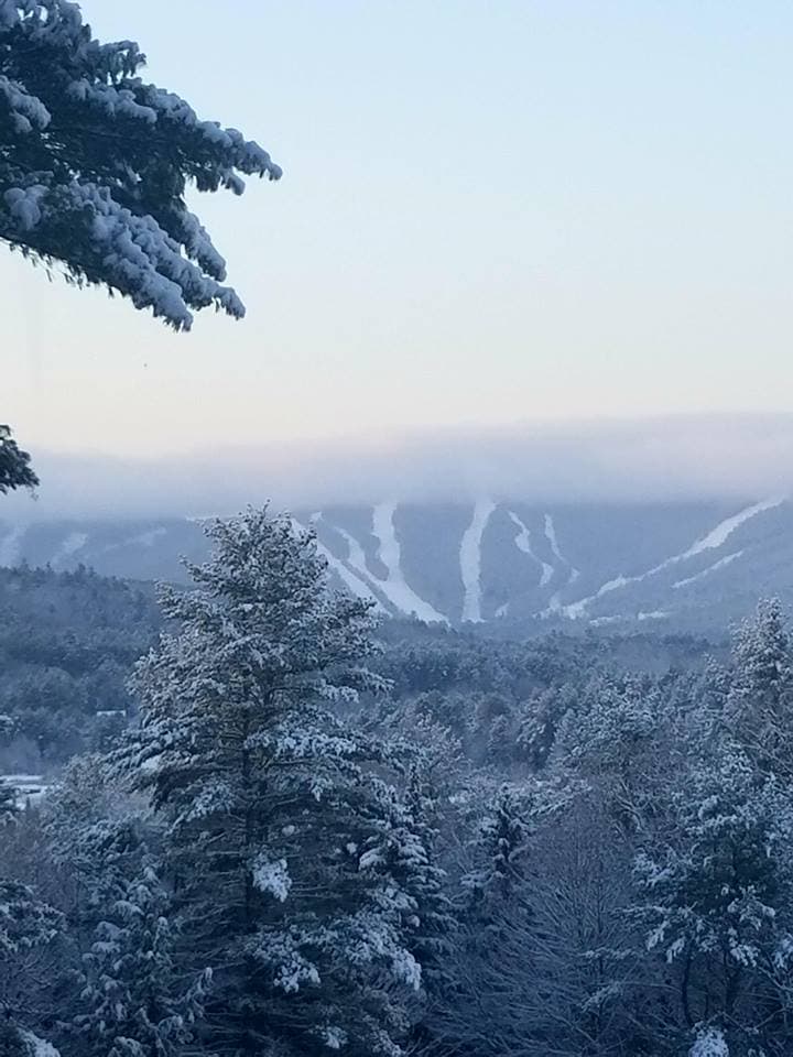 Ragged Mountain Range ，校舍角落